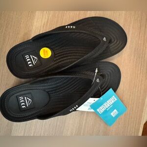 NWT Reef waterproof sandals size 7